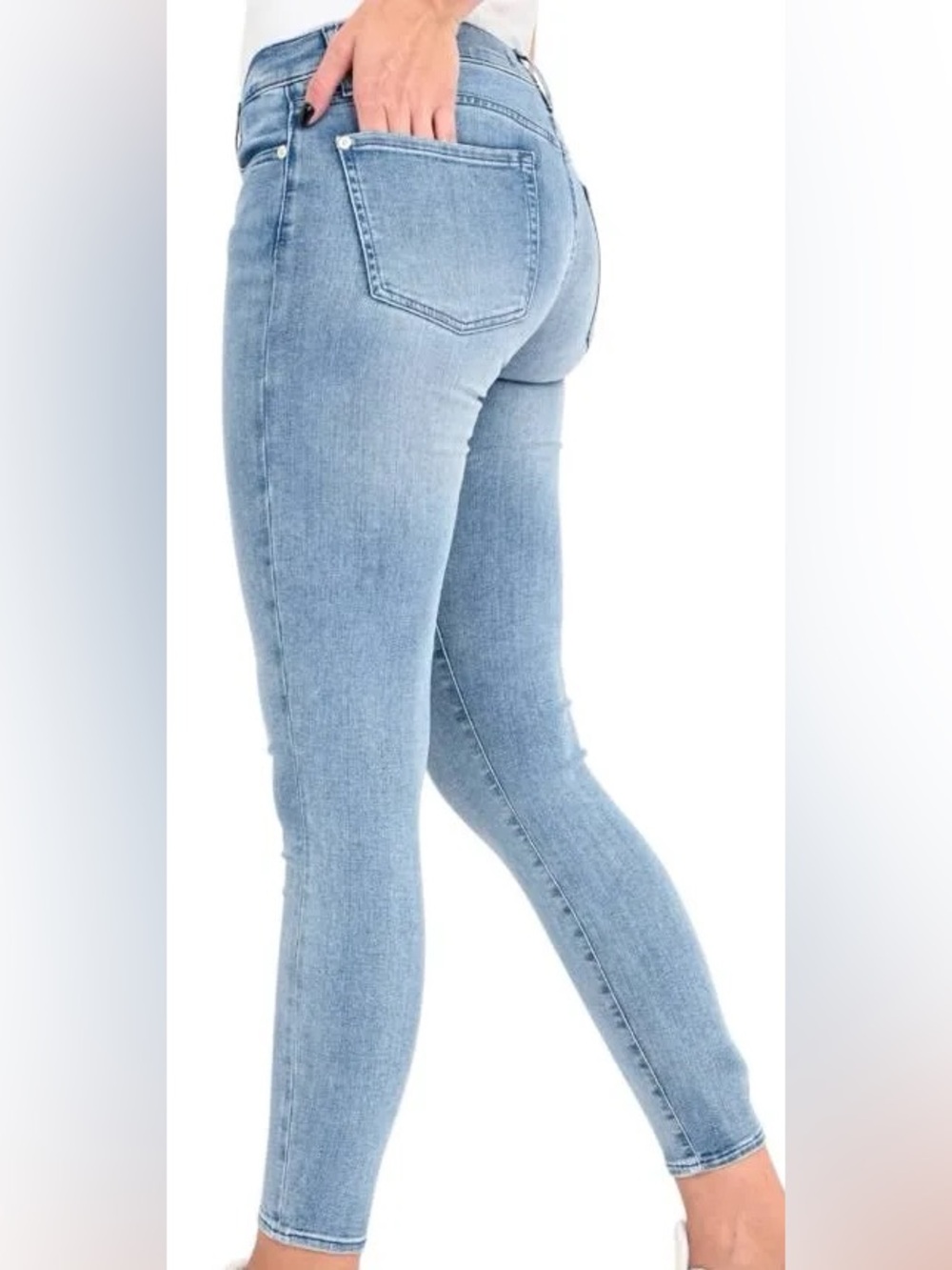 7 For All Mankind Women's Light Blue cropped skinny